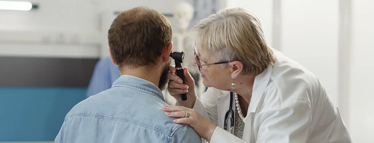 Таракан в ухе: как его достать